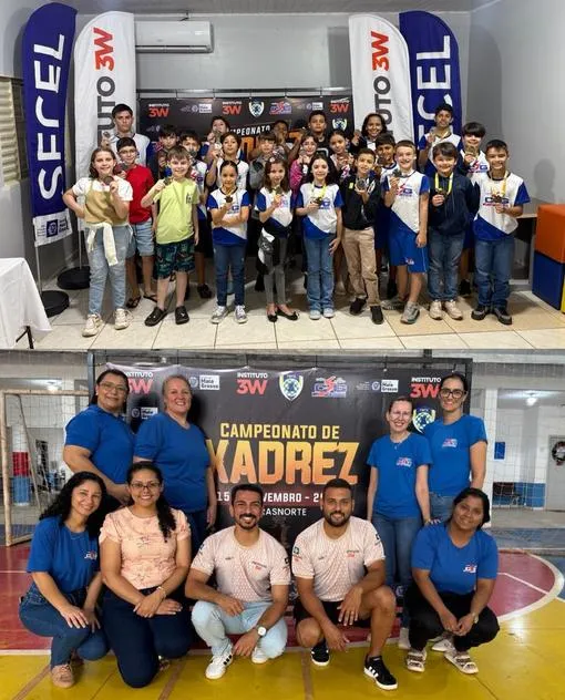 Alunos e professoras da Escola São Gonçalo no campeonato de xadrez.